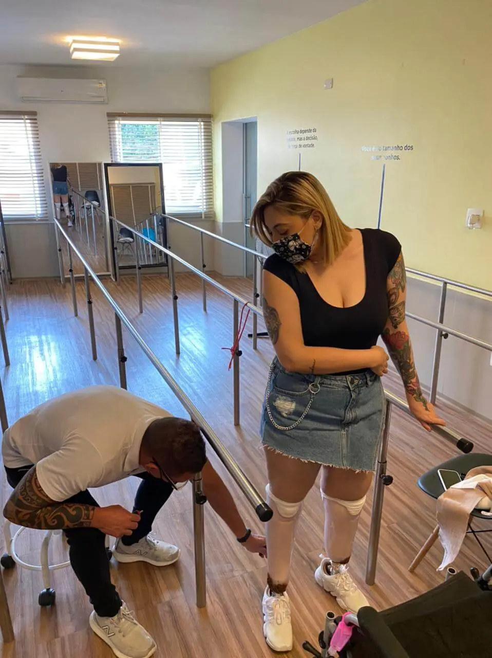 Letícia com técnico da Conforpés